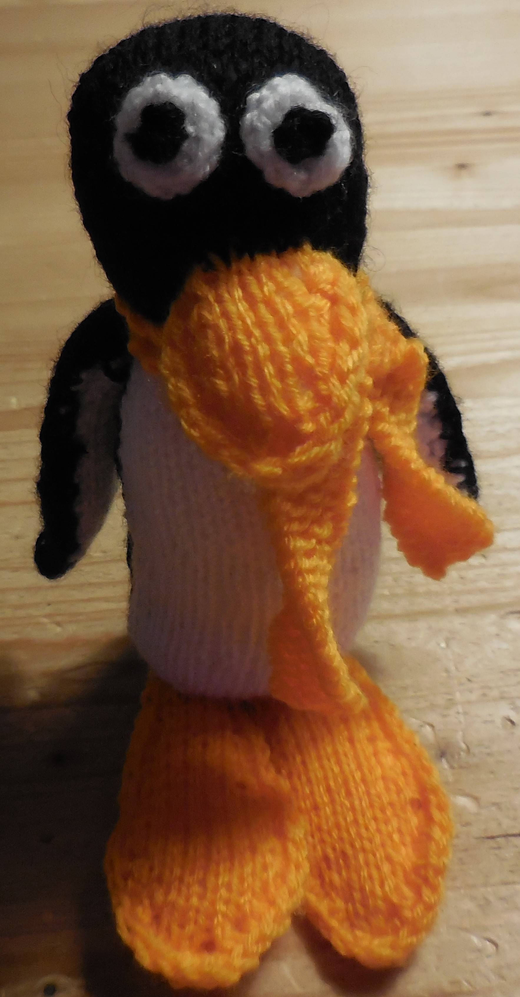 Pinguin handgestrickt, ca. 15cm stehend, AUSVERKAUF